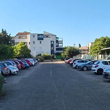 Capouchine Parking Et Balcon Proche Centre *