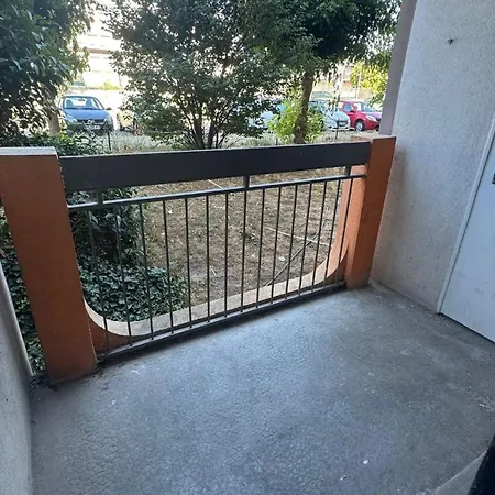 Capouchine Parking Et Balcon Proche Centre דירה *